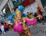 2012-Nottingham-old-market-square-pariaiso-samba-dancers